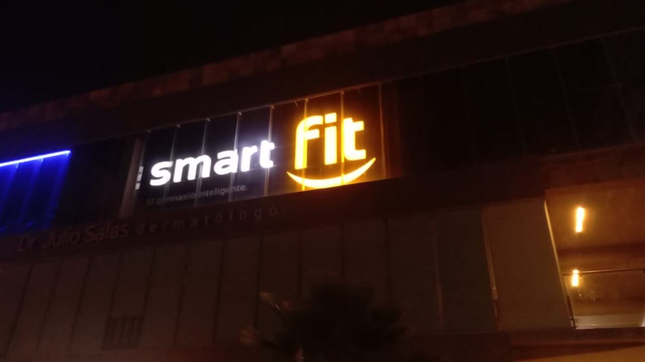 Poco después de las 21:00 horas los gimnasios estaban vacíos y con las luces apagadas.