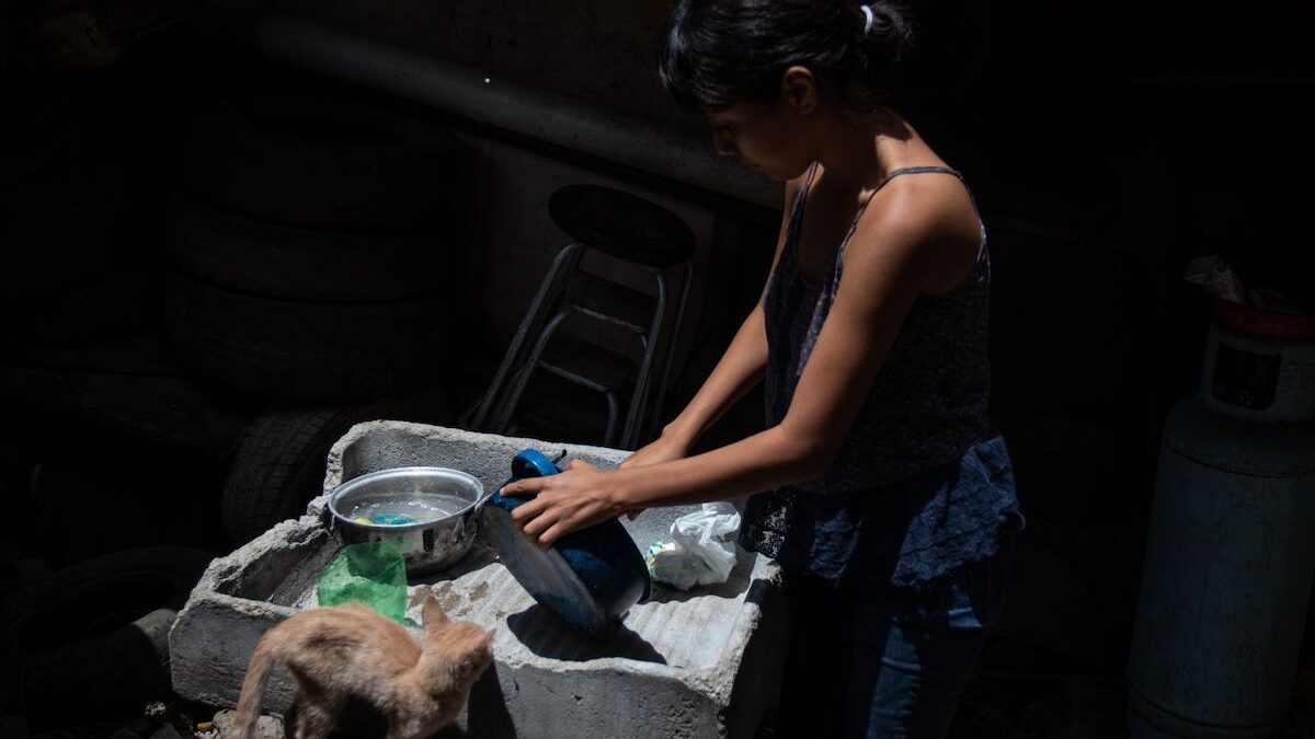 Limpieza y cuidados del hogar son las principales ocupaciones de muchas mujeres que carecen de oportunidades.