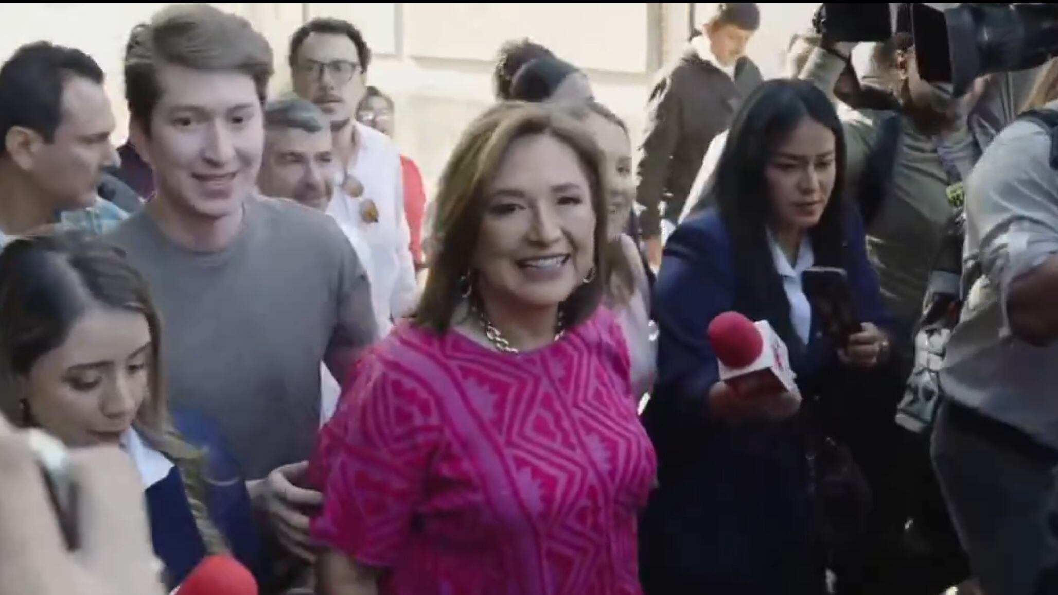 La candidata de oposición acudió a emitir su sufragio. (Especial)