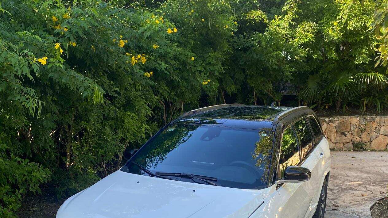 Es un vehículo versátil pensado para uso familiar.