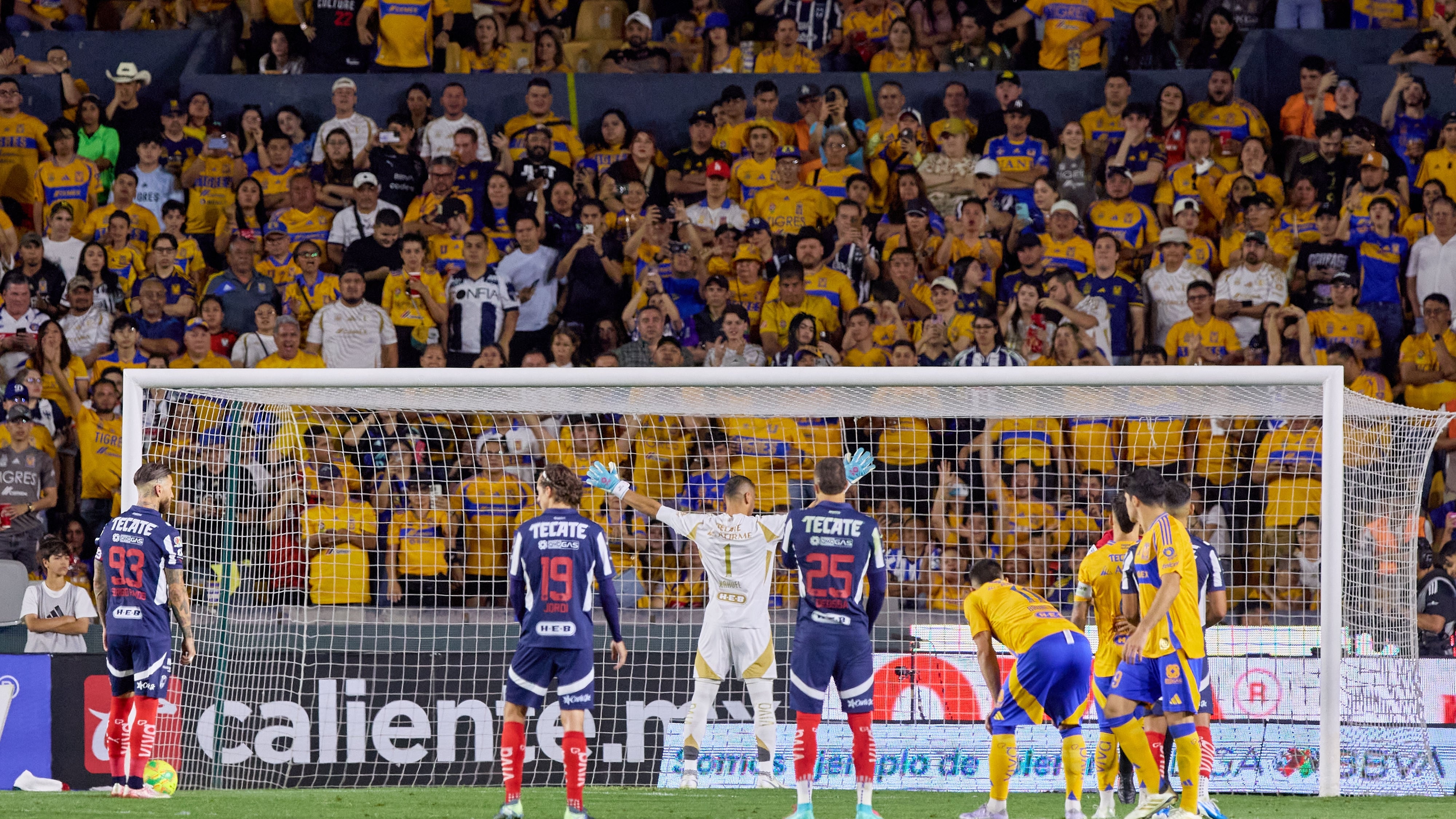 Nahuel Guzmán da la espalda a un penal