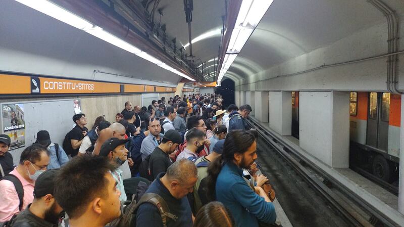Se presentaron problemas en el cierre de puertas en los vagones de la Línea 7. (Diego Pachón, Publimetro)