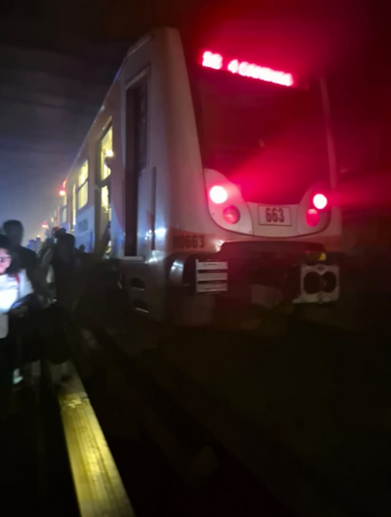 Metro Línea 2 presenta fallas