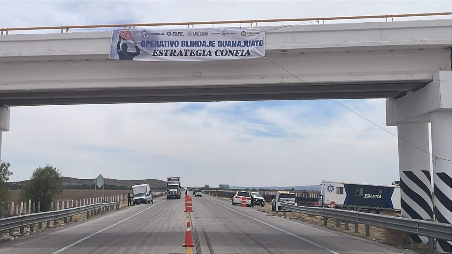 Elementos del operativo Blindaje patrullaron las carreteras del suroeste de Guanajuato tras los bloqueos. Las autoridades aseguraron que las vías ya están libres y bajo vigilancia permanente.
