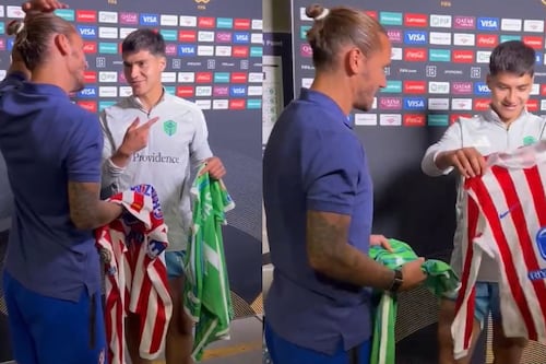 Video: Obed Vargas cumple su sueño e intercambia playera con su ídolo Antoine Griezmann
