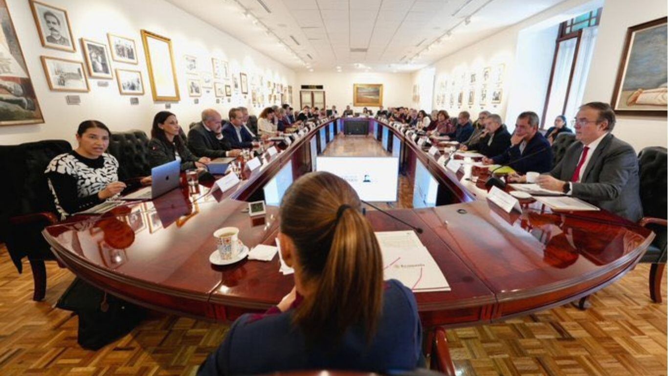 Reunión de Sheinbaum con economistas