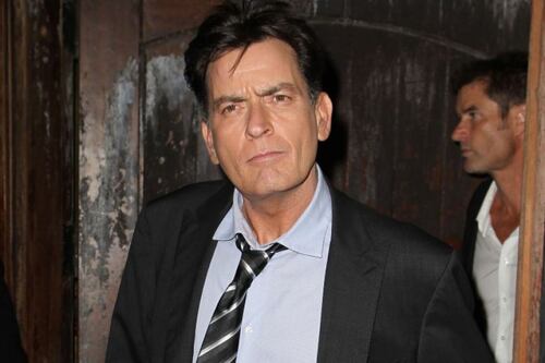 Charlie Sheen culpa a su exesposa de que su hija incursionara en el contenido para adultos