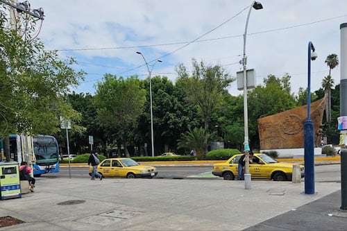 “Si caminas no tienes derechos”, el día a día del peatón en Querétaro