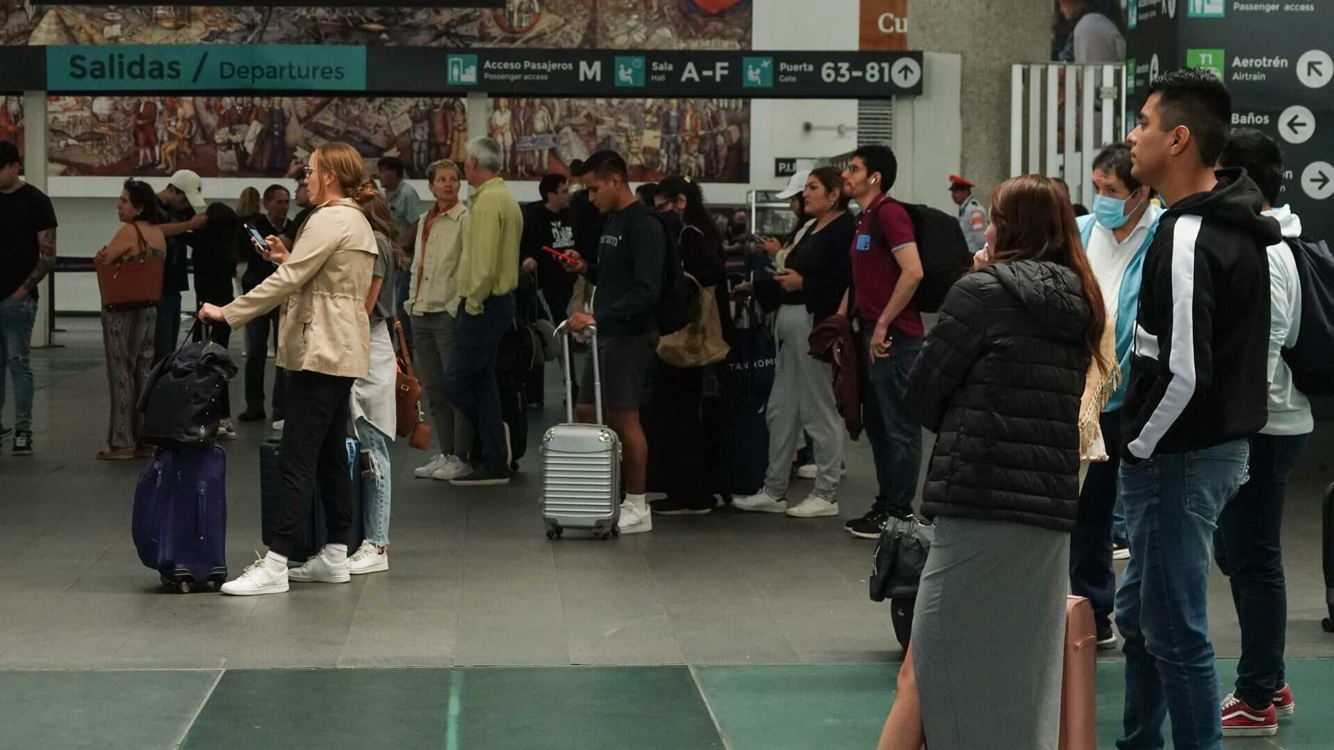 En lugar de trabajar con la industria aérea, el gobierno mexicano cobra impuestos a la turbosina, como si fuera un país importador de combustibles, evidenció la IATA.