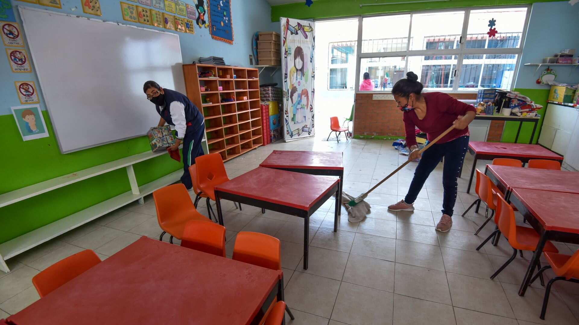 El presidente pidió que padres de familia apoyen en las labores de limpieza