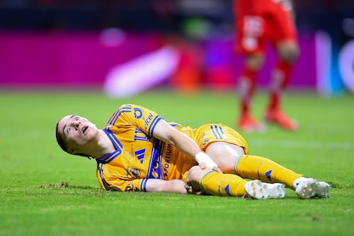 ¿Adiós al Mundial? Marcelo Flores sale lesionado y con lágrimas de la final con Toluca