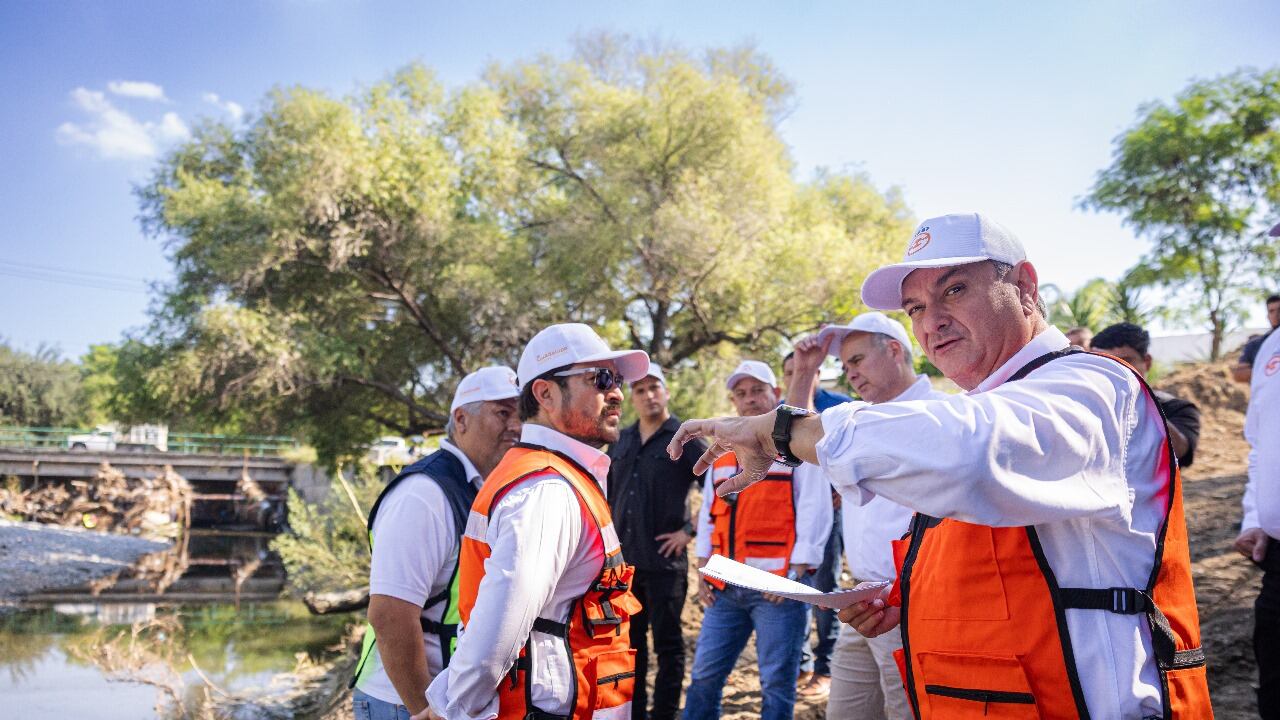 El munícipe constató la insalubridad que existe en la zona con la descarga de aguas negras.
