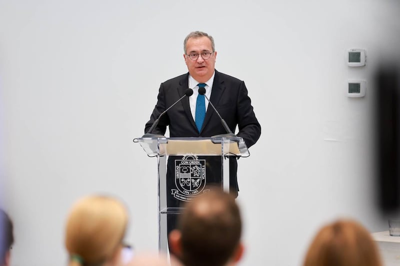 Álvaro Fernández Garza dijo que su hermano rompió el molde empresarial de la familia.