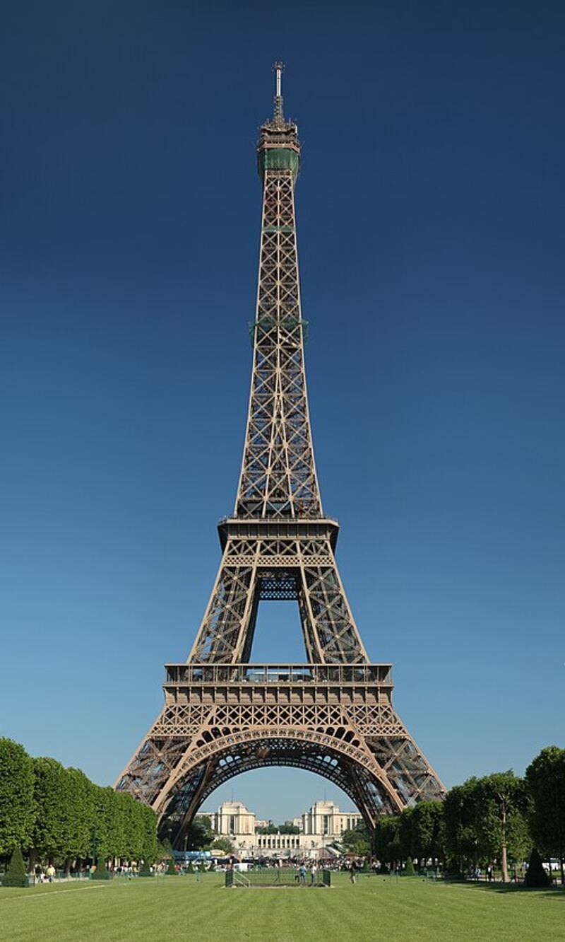 Nació como una estructura temporal. Sin embargo, con el paso del tiempo, la Torre Eiffel se convirtió en uno de los monumentos más reconocidos del planeta. Foto: Wikipedia.