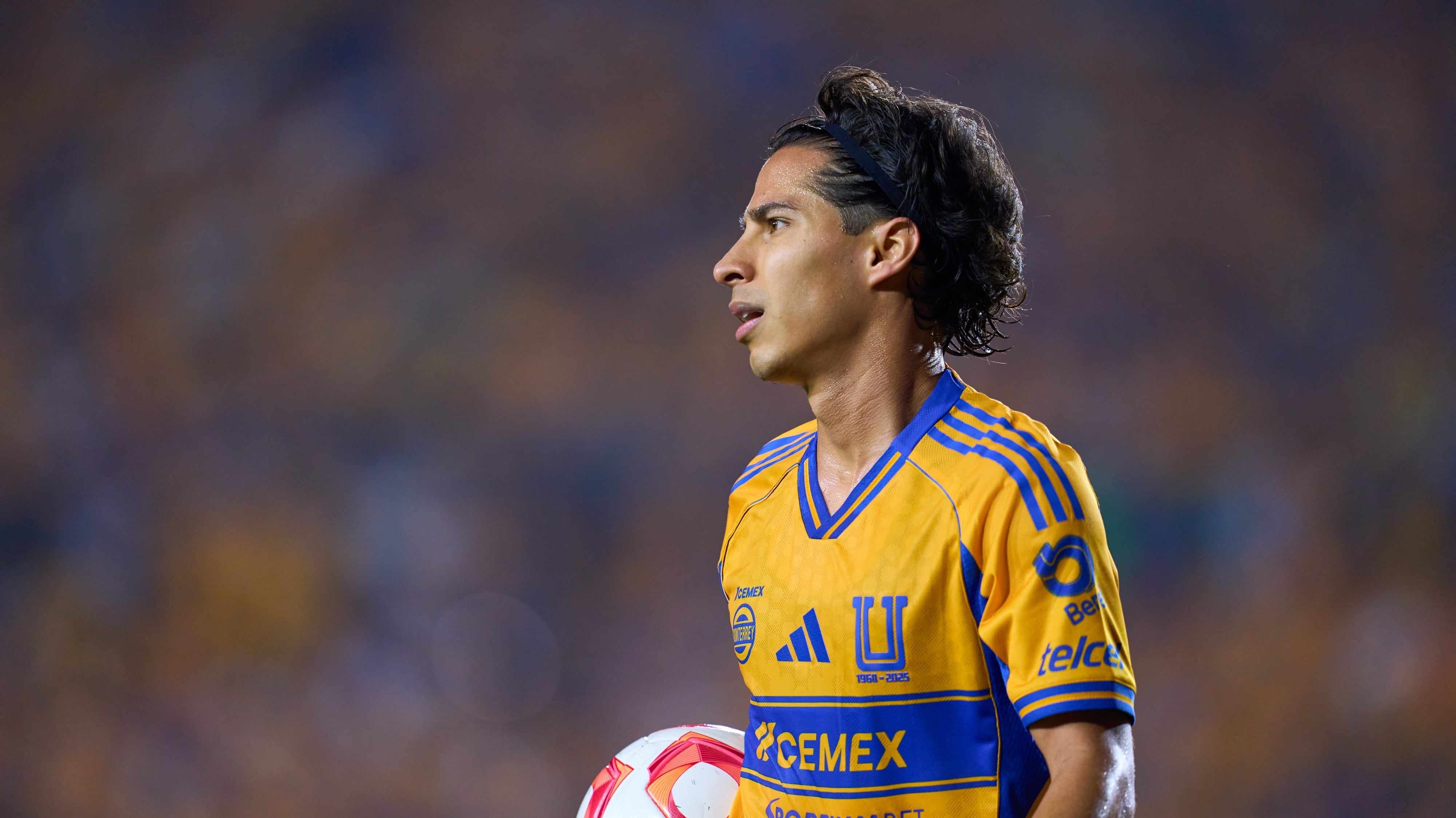 Diego Lainez ya no es convocado a Selección.