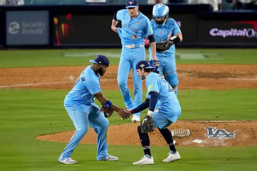 ¡A un paso de la gloria! Los Blue Jays derrotan Los Dodgers y recuperan la ventaja