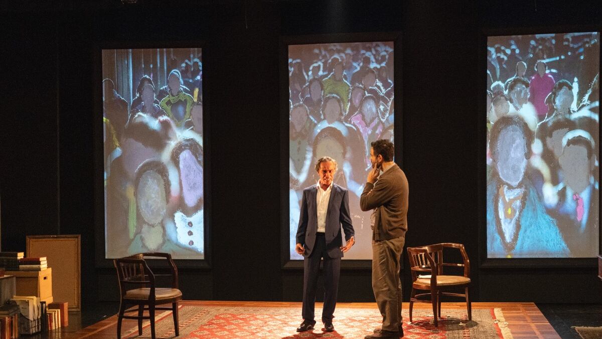 Entre meseras y políticos