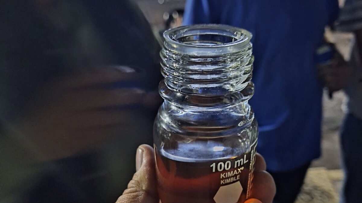 El Sacmex tomó muestras del líquido del pozo en la Álvaro Obregón. (Vía @marianarmyt)