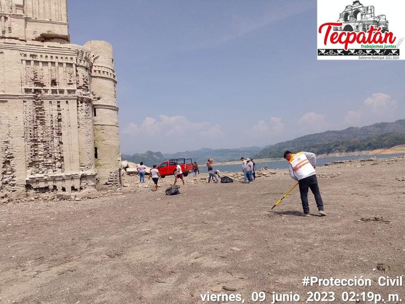 Templo de Quechula, Chiapas, queda al descubierto por sequía extrema