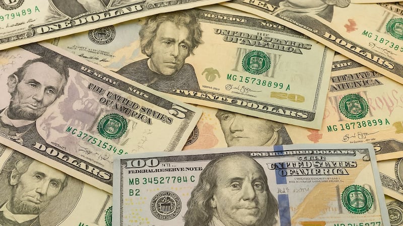 Precio del dólar hoy lunes 15 de diciembre: estabilidad del peso oculta un entorno económico más desafiante