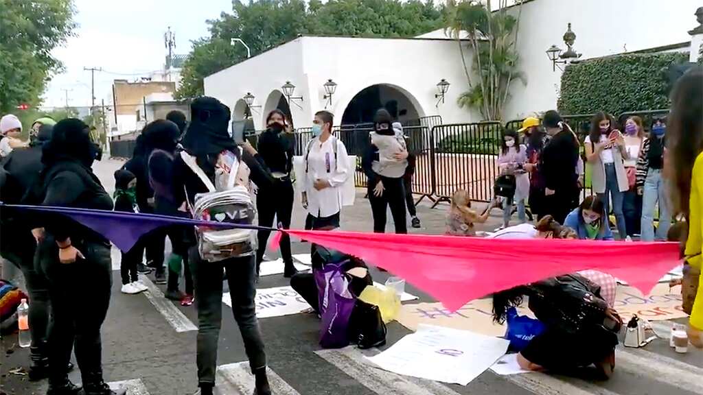 Las manifestantes acusaron que si bien las imputadas enfrentan el proceso en libertad, ellas fueron víctimas de abuso policial.