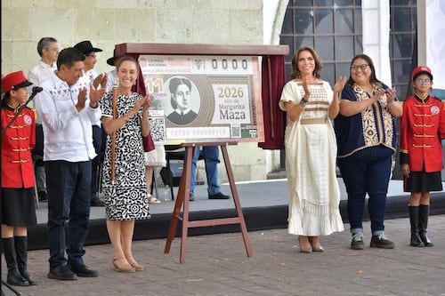 Devela la presidenta Claudia Sheinbaum billete de Lotería que rinde homenaje a Margarita Maza