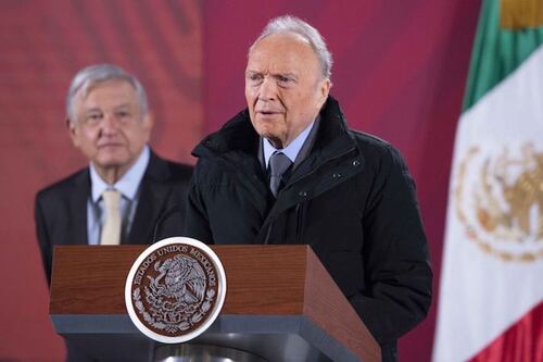 Siete funcionarios de la FGR ganan más que AMLO tras actualización de salarios