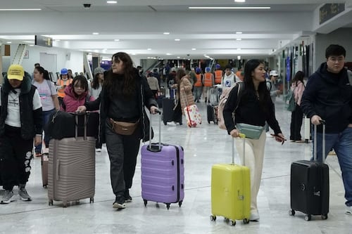Sube la TUA en el AICM en Semana Santa: viajar en avión será más caro