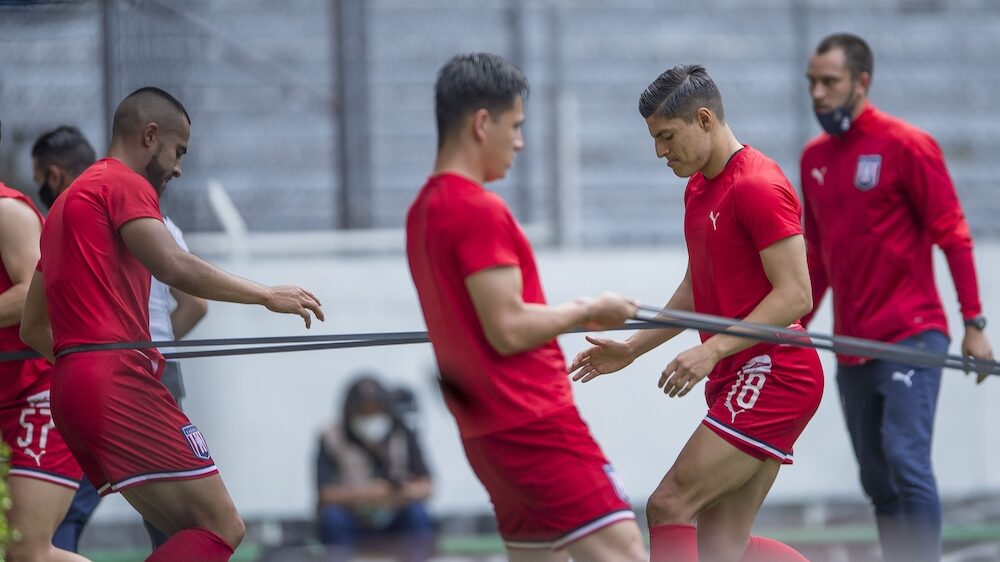 Chivas incluye a 13 jugadores en su lista de transferibles