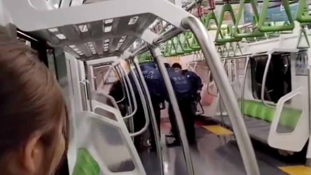 Una persona fue detenida tras los hechos de violencia en el servicio de transporte. (Especial)