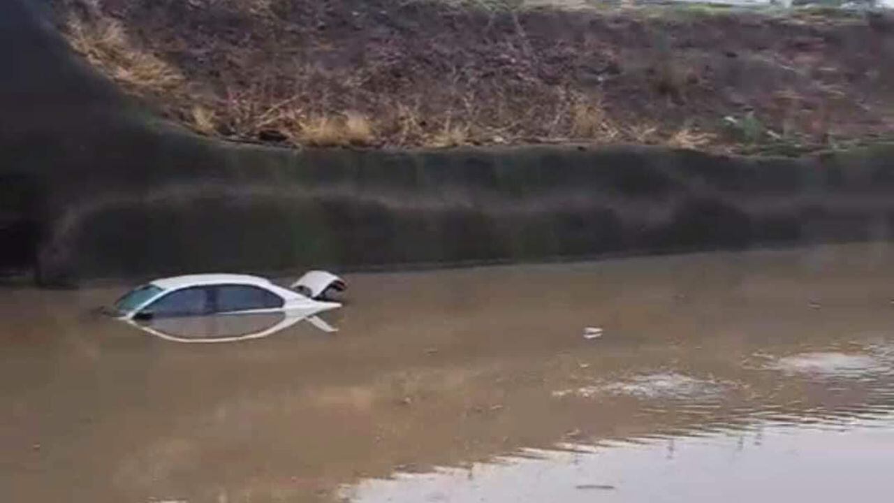 Inundaciones Cuautitlán Izcalli: Autos bajo el agua y Circuito Exterior Mexiquense cerrado