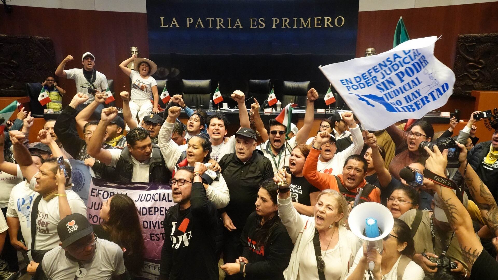 Discusión de la reforma judicial se reanuda luego de irrupción en el pleno del Senado