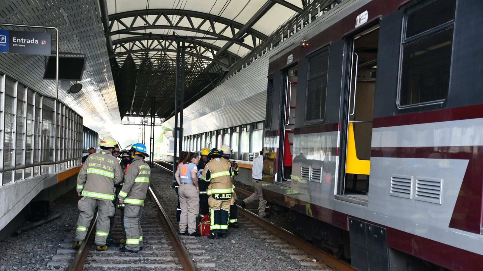 El conductor del tren fue detenido para el deslinde de responsabilidades.