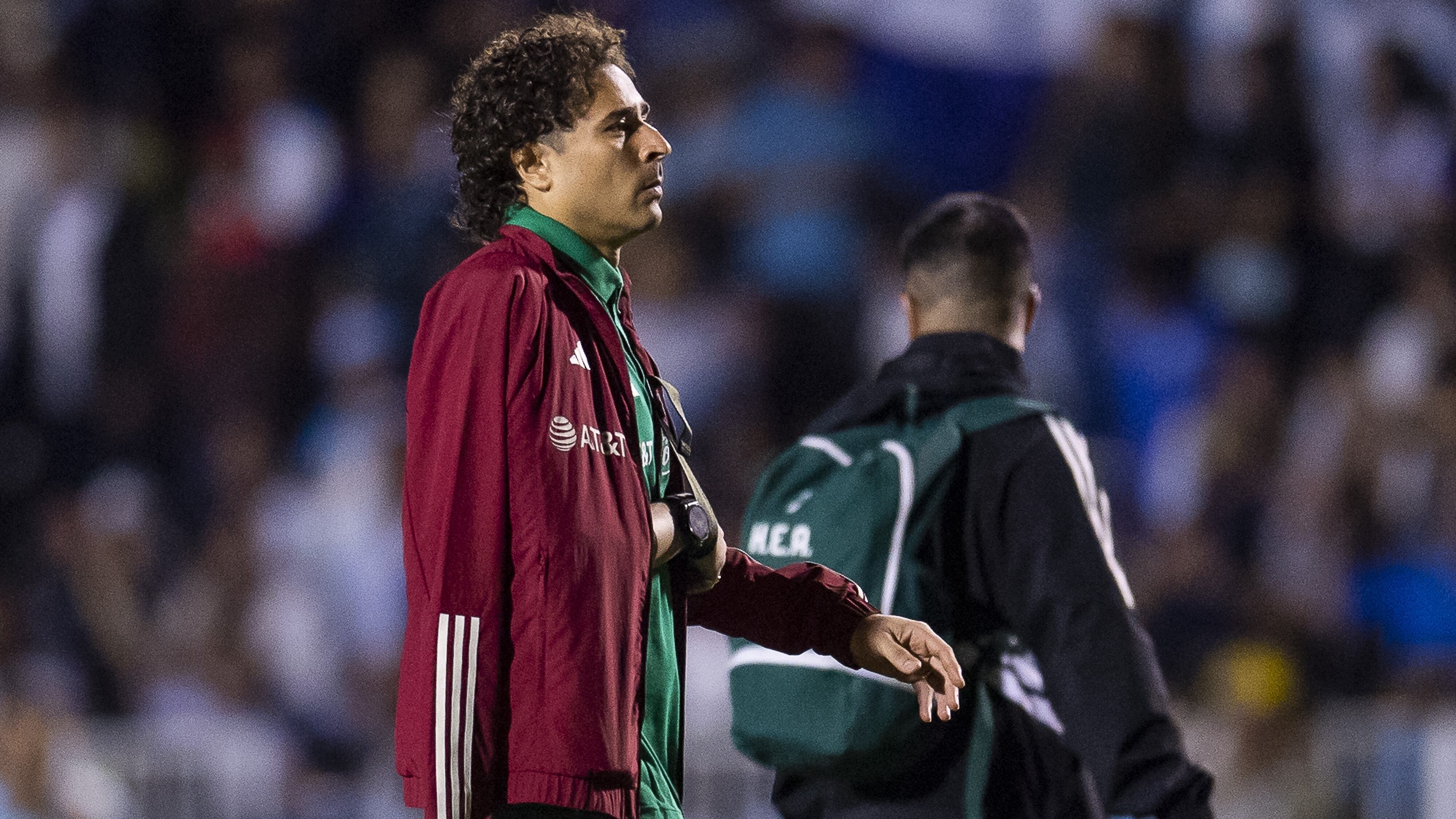 Guillermo Ochoa se lesionó del hombro derecho durante el duelo ante Honduras.