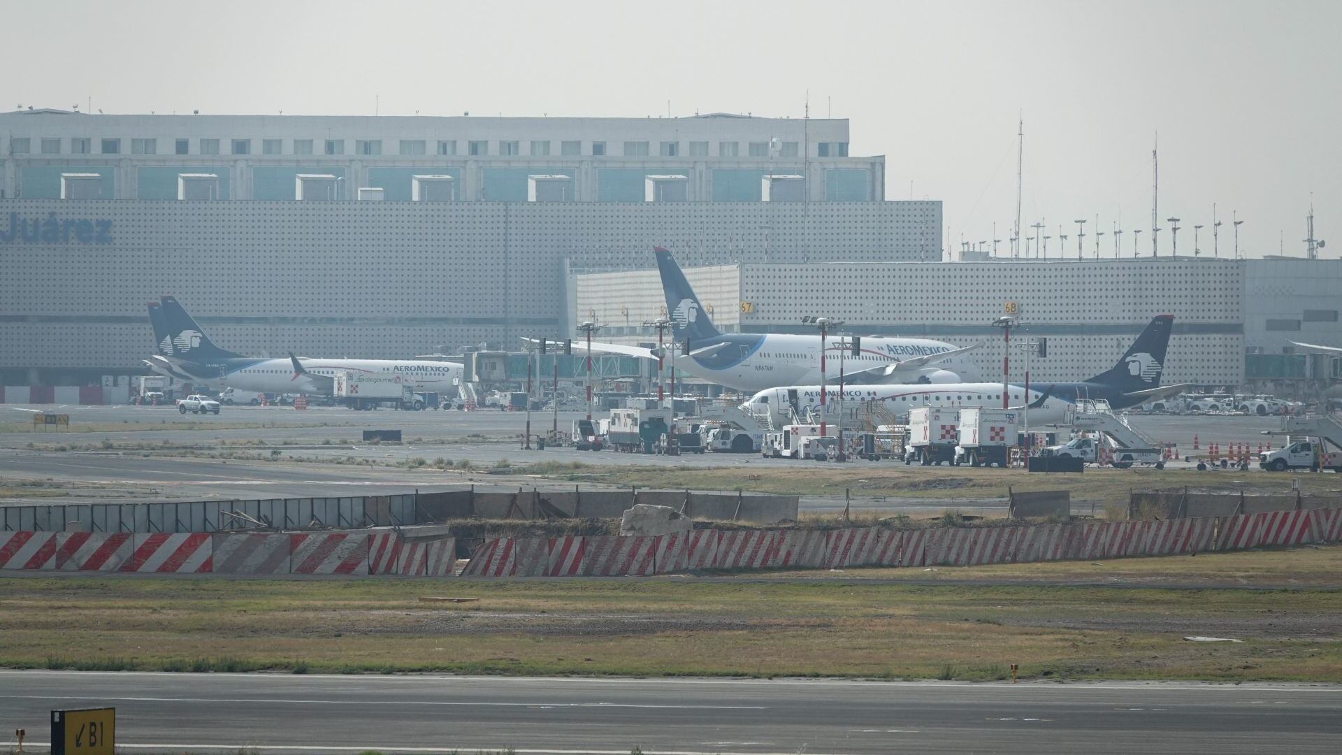 Aerolíneas cancelan vuelos en AICM por actividad del Popocatépetl