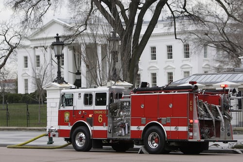 Atienden llamada falsa de incendio en la Casa Blanca  
