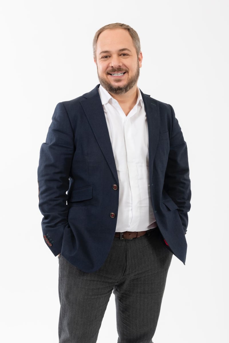 La aclamada obra que ha conquistado a más de 600 mil personas en España ya la puedes disfrutar en la CDMX. José Manuel Azpiroz, director de comunicación de Grupo Elektra, habla sobre el reto de montar esta mega producción y su impacto cultural