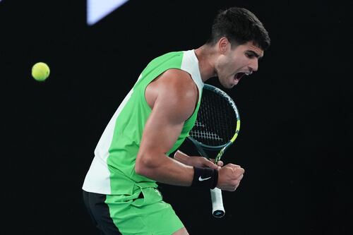 Carlos Alcaraz arranca con imponente victoria el Abierto de Australia