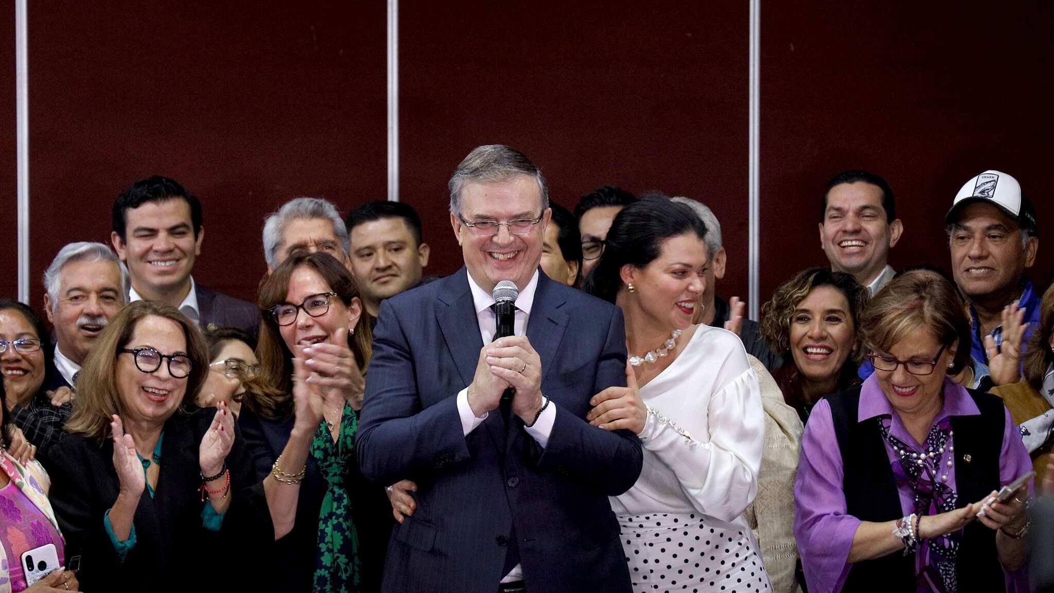 Marcelo Ebrard se queda en Morena tras hacer las paces con Claudia Sheinbaum (X / @EmmanuelReyesC)
