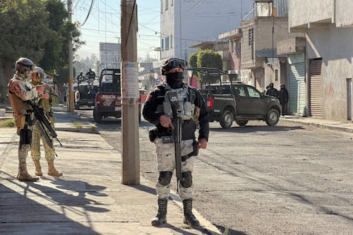 Cateo de autoridades federales y estatales genera movilización en el mercado Morelos