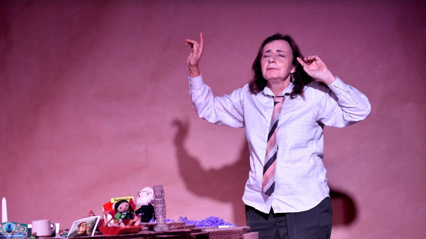 Detrás de mi la noche