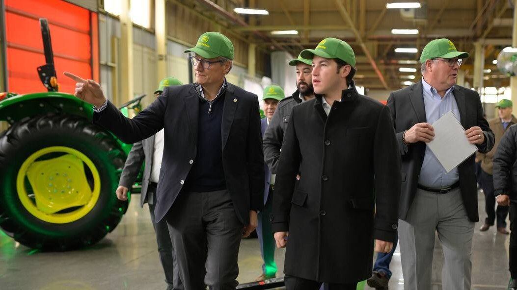 El mandatario estatal encabezó el anuncio de una inversión de 55 millones de dólares por parte de la trasnacional John Deere.
