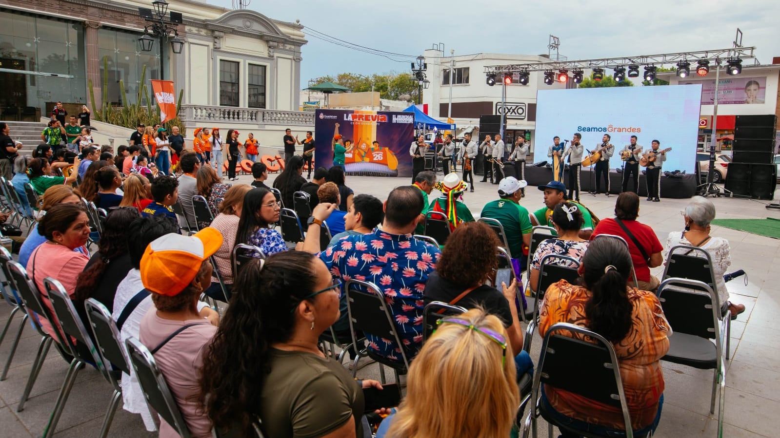 La emoción del primer partido podrá ser disfrutada por todas las familias en la plaza.