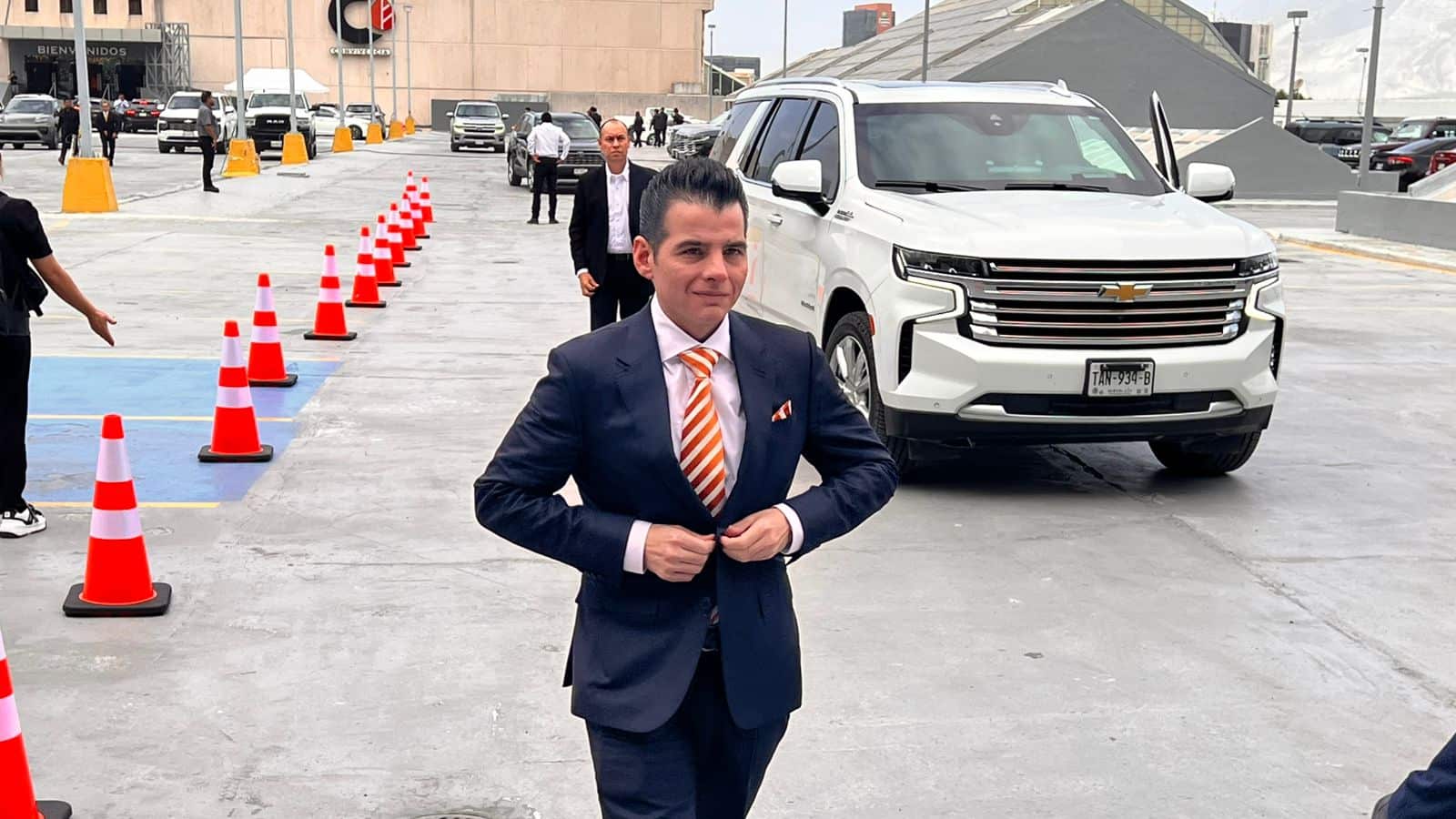 Flores también ha mantenido el diálogo con los alcaldes para conocer sus necesidades.