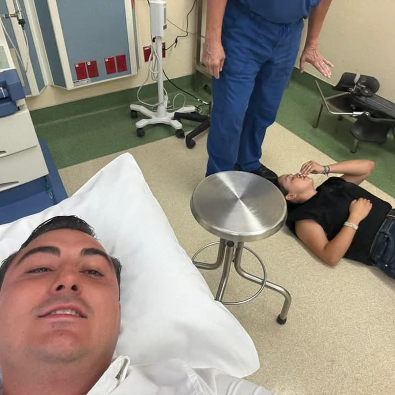 La esposa del alcalde no soportó el sangre y se desmayó.