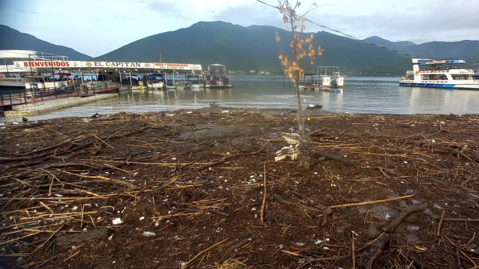 Mucha basura fue traída por las corrientes, sin embargo, el municipio no ha hecho limpieza.