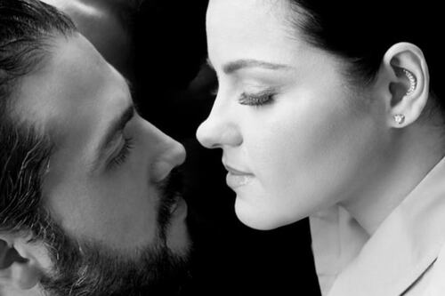 Andrés Tovar alza la voz tras críticas a Maite Perroni y exige frenar la violencia digital