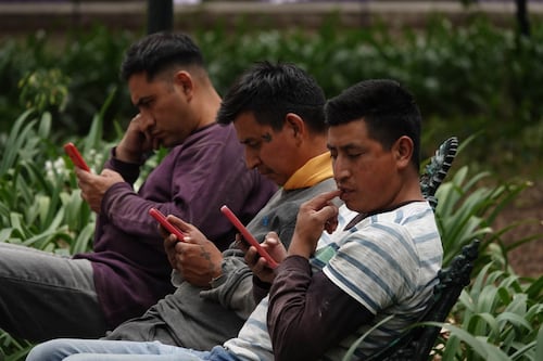 ¿Tu jefe te quita el celular en el trabajo? Congreso CDMX busca prohibirlo por ley