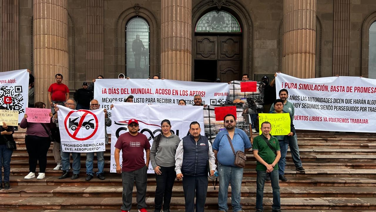 Los taxistas acudieron a Palacio de Gobierno para solicitar apoyo de la administración estatal.
