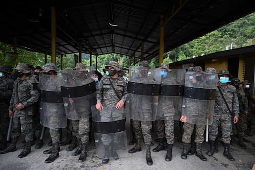 Soldado guatemalteco herido tras ataque de presuntos narcos mexicanos en la frontera